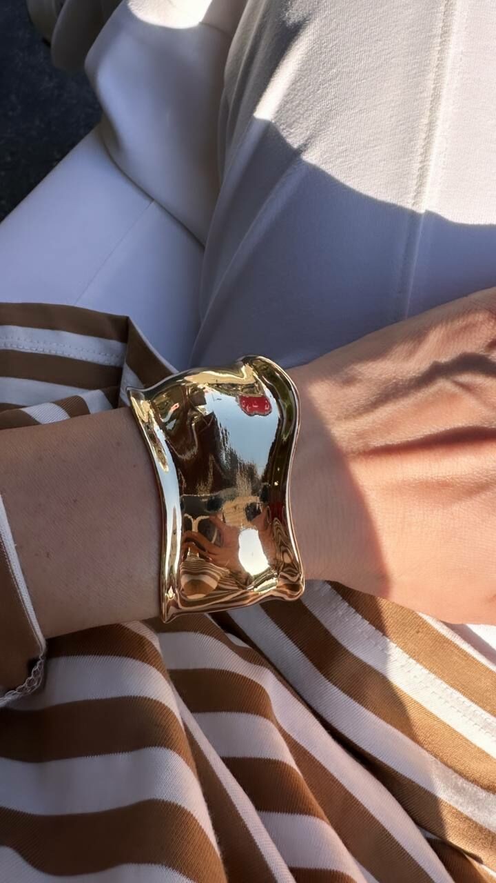 Gold Renk Rodyum Kaplama Kalın Yarım Kelepçe Bileklik Genişlik 7 cm. Kalınlık 4 cm.