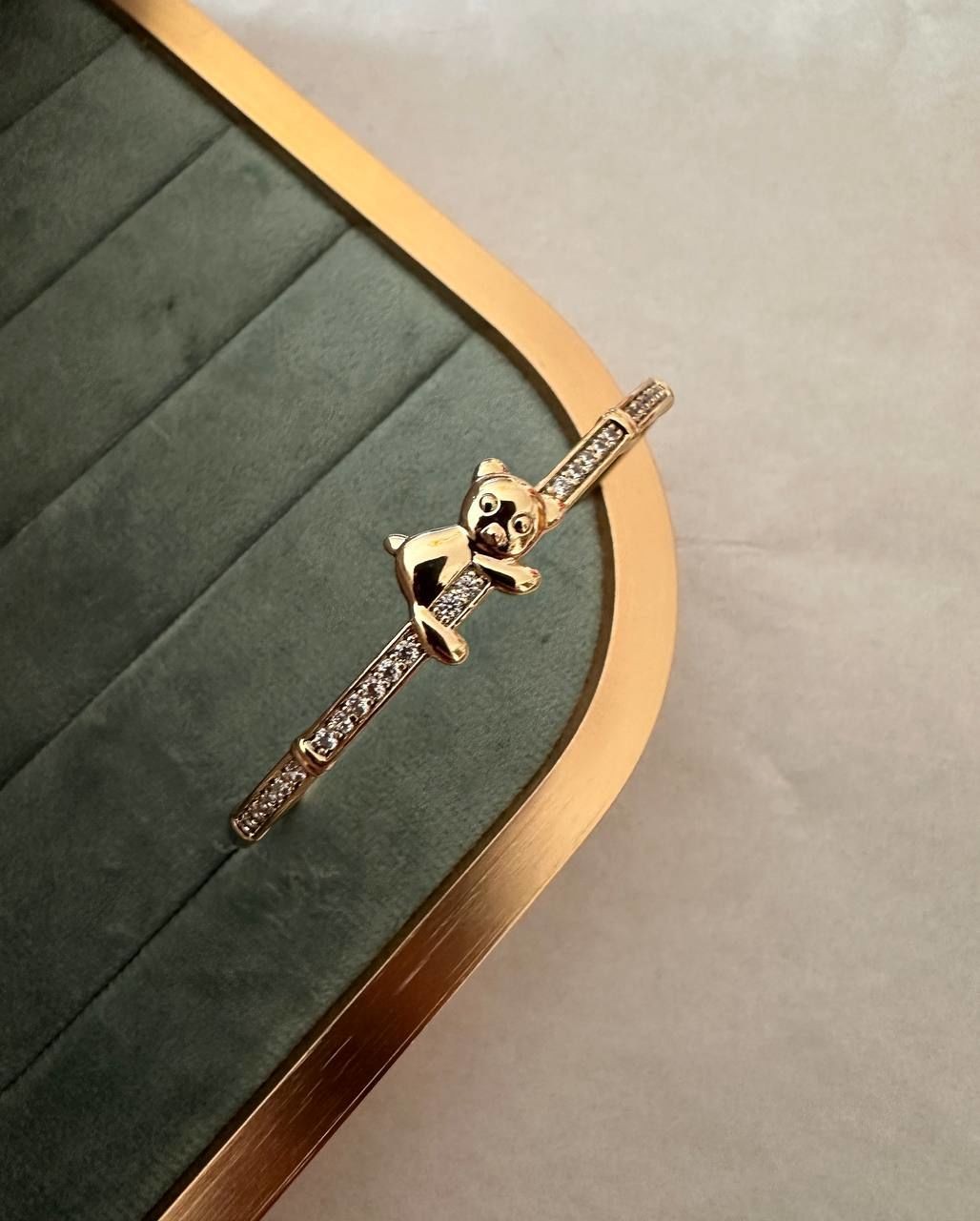 Vip Çelik 14 K Gold Renk Zirkon Taş Antialerjik Koala Figürlü Kelepçe Bileklik Genişlik 6 cm.