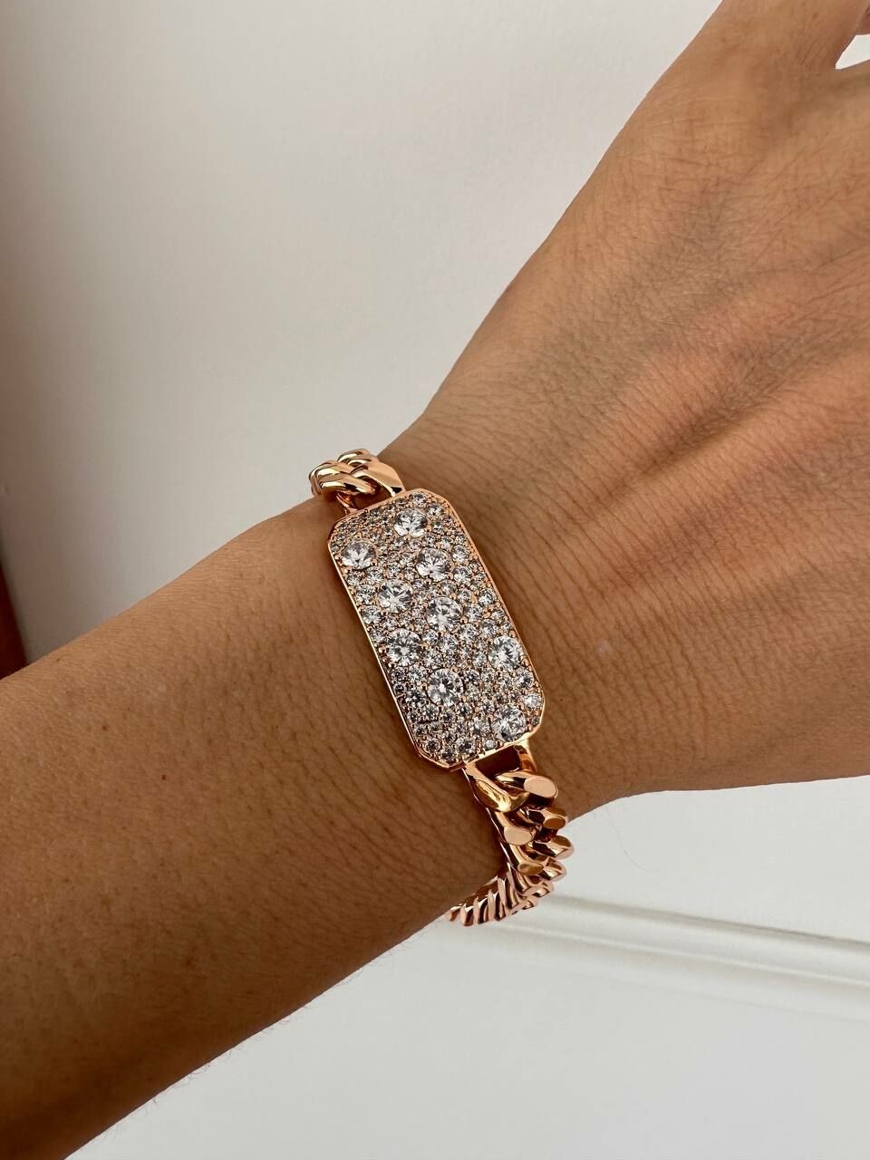 Vip Çelik Gold Renk Zirkon Taş Antialerjik Zincir Bileklik Uzunluk 18 cm.