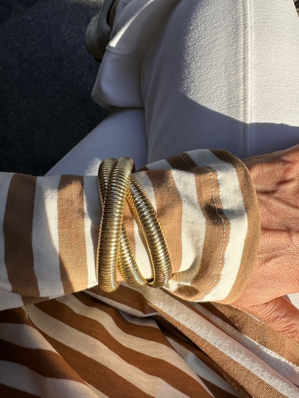 Gold Renk Rodyum Kaplama İç İçe Geçmiş 3'lü Esnek Bileklik Genişlik 7 cm.