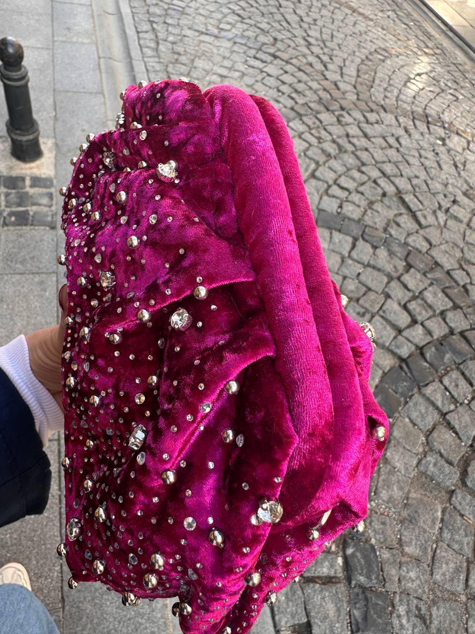 Mor Kadife Kumaş Kristal Taşlı Uzun Askılı Vintage Çanta Genişlik 30 cm. Boy 16 cm.
