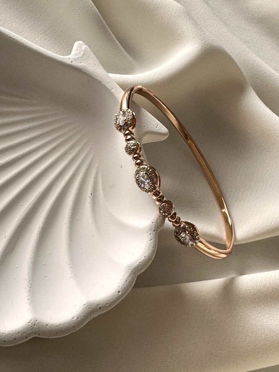 Vip Çelik Roze Gold Renk Zirkon Taş Antialerjik Kelepçe Bileklik Genişlik 6 cm.