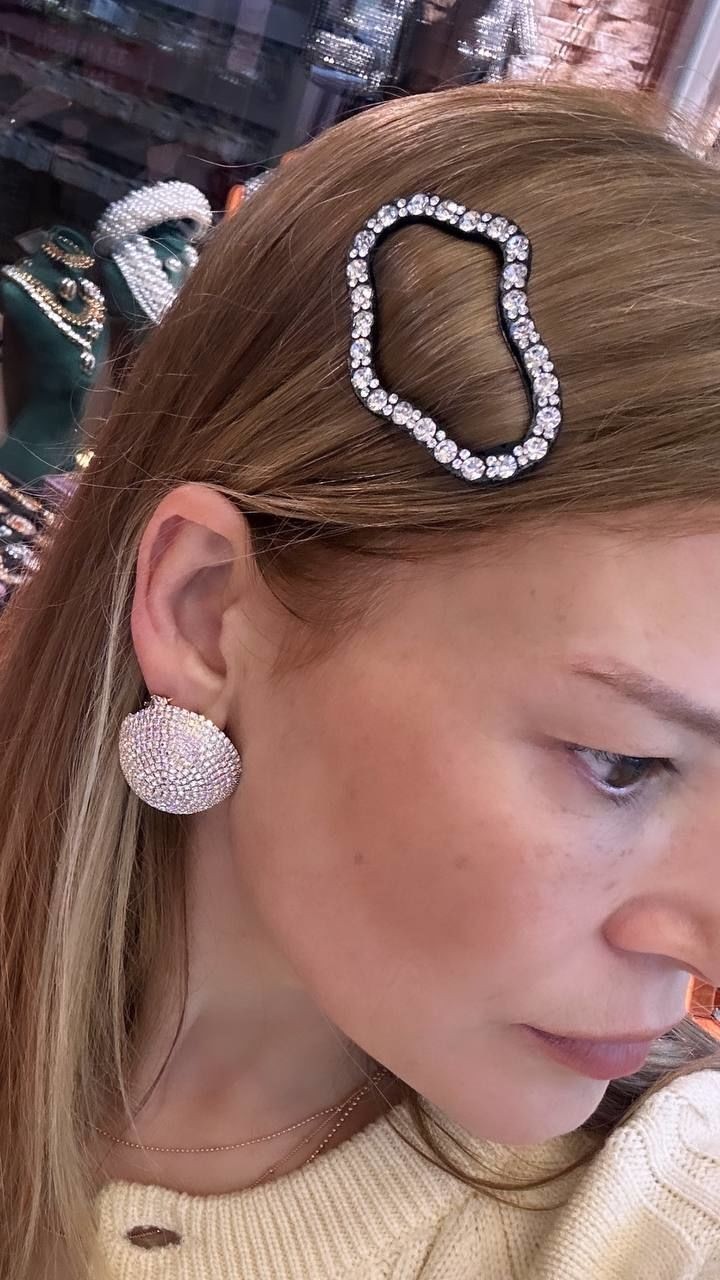 Siyah Metal Kristal Taşlı Çıt Çıt Yan Toka Uzunluk 7 cm. Genişlik 4 cm.