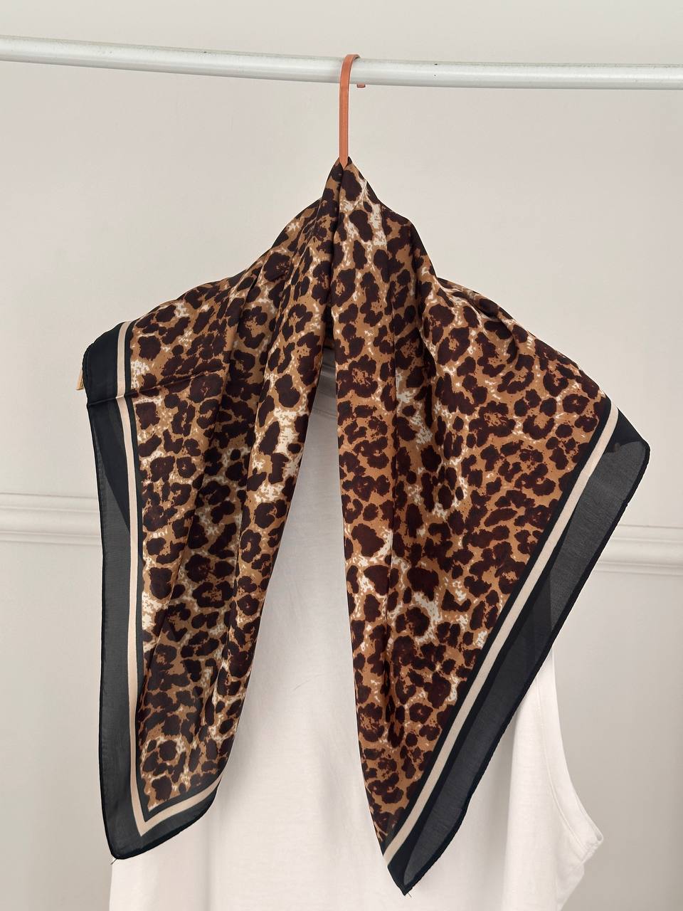 İpek Saten Kumaş Renkli Leopar Desenli Fular 70 x 70