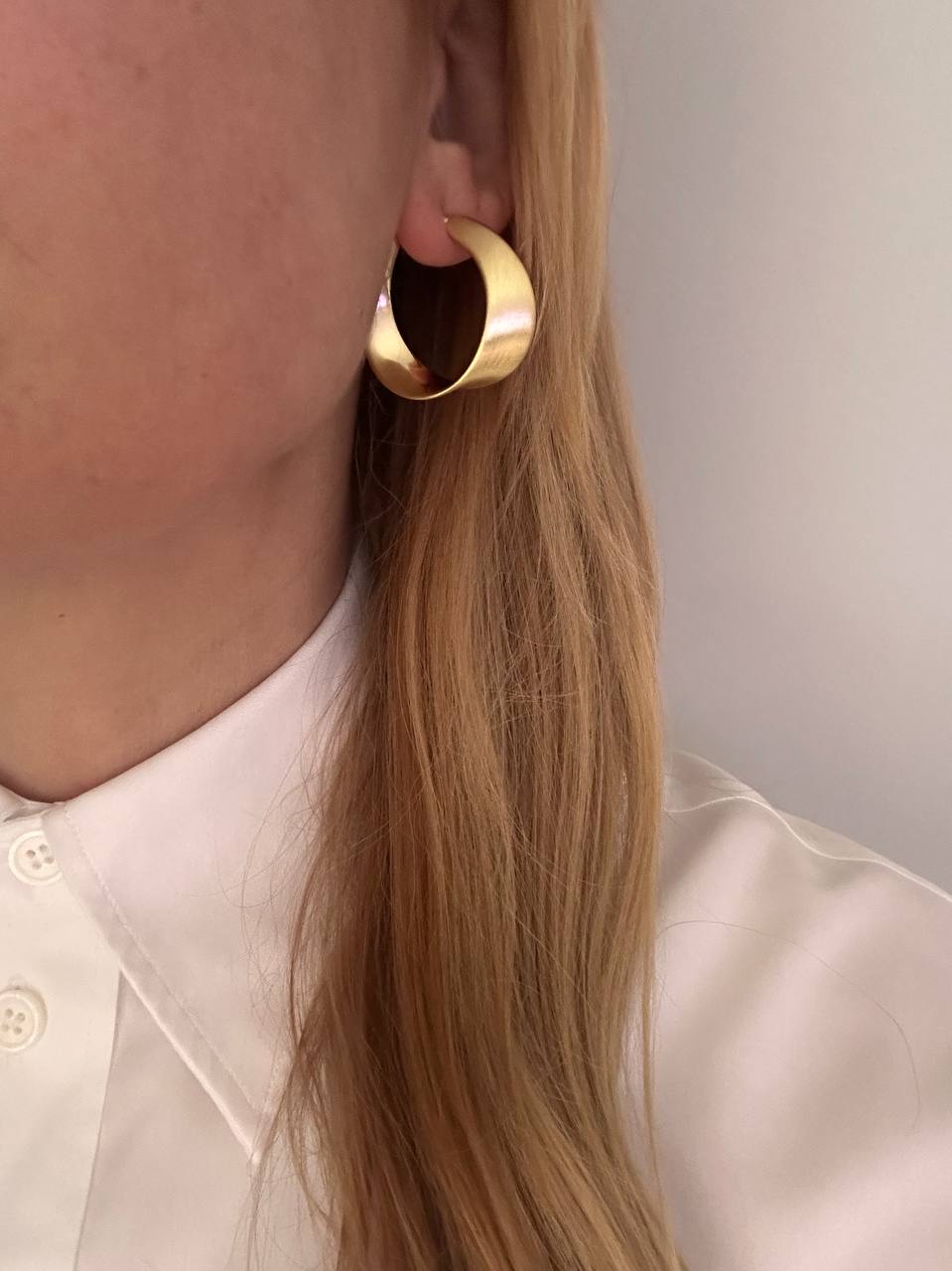 Vip Çelik Gold Renk Lazer Kesim Premium Seri Antialerjik Geometrik Küpe Genişlik 3 cm. Uzunluk 3,5 cm.