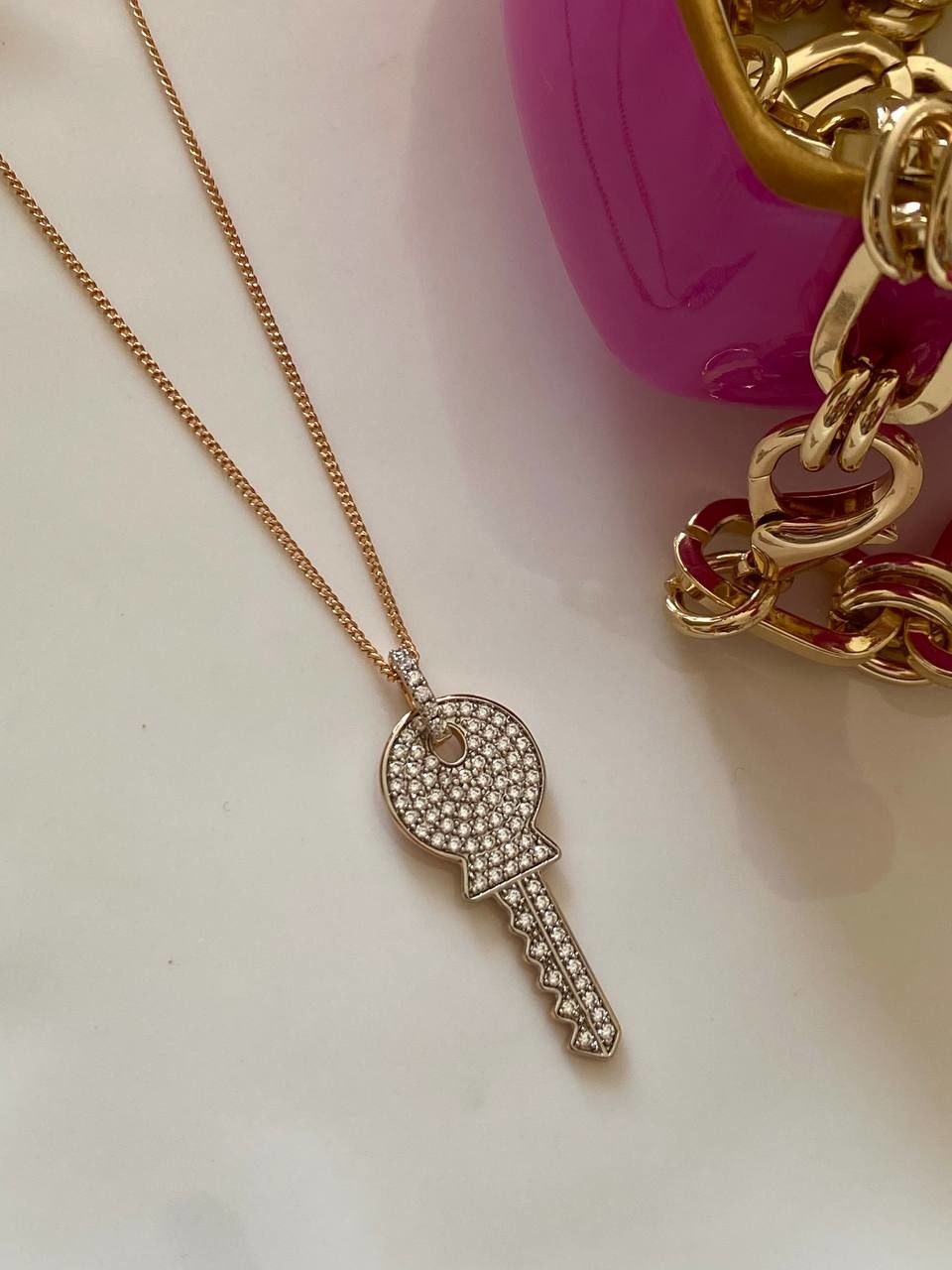 Vip Çelik Gold Renk Zirkon Taş Antialerjik Anahtar Figürlü Kolye Uzunluk 43 cm. Uç Uzunluk 3 cm.
