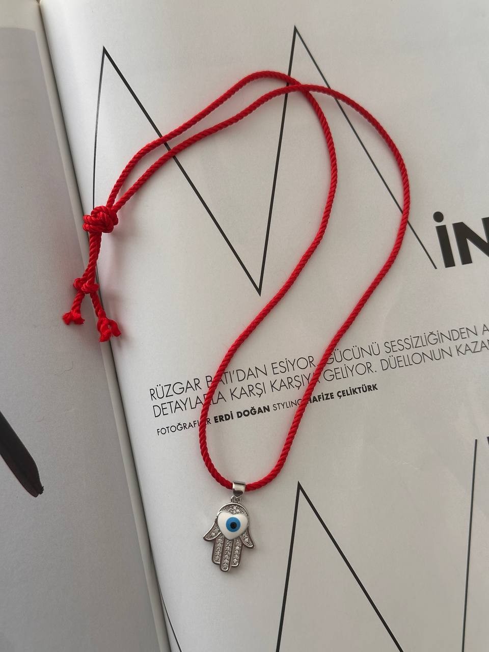 Vip Çelik Gümüş Renk Zirkon Taşlı Göz Boncuklu Fatma Annemizin Eli Figürlü Kırmızı İpli Vintage Kolye Uzunluk Max. 55 cm. Kısalık Ayarlamalı