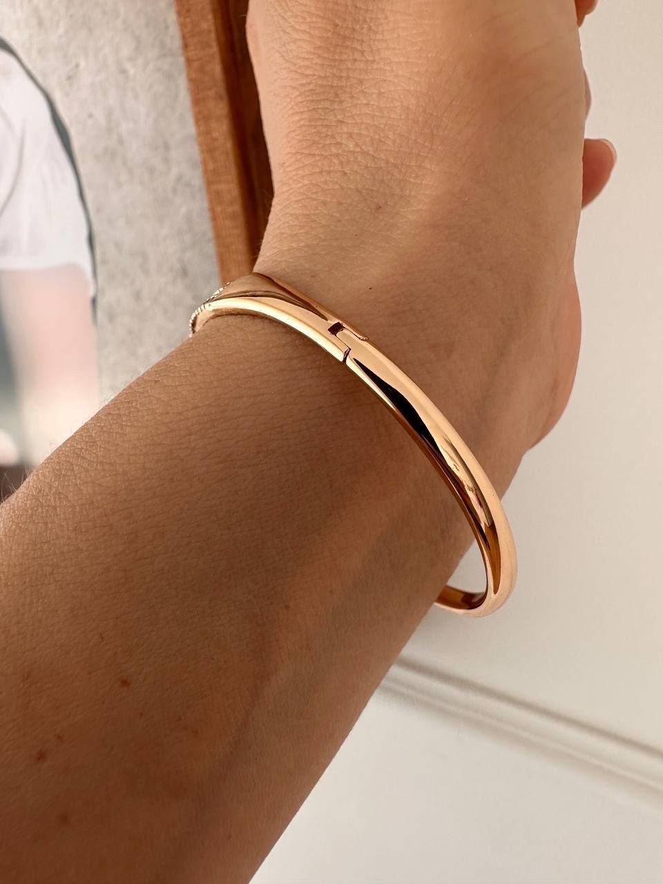 Vip Çelik Gold Renk Sarı Zirkon Baget Taşlı Antialerjik Kelepçe Bileklik Genişlik 6 cm.