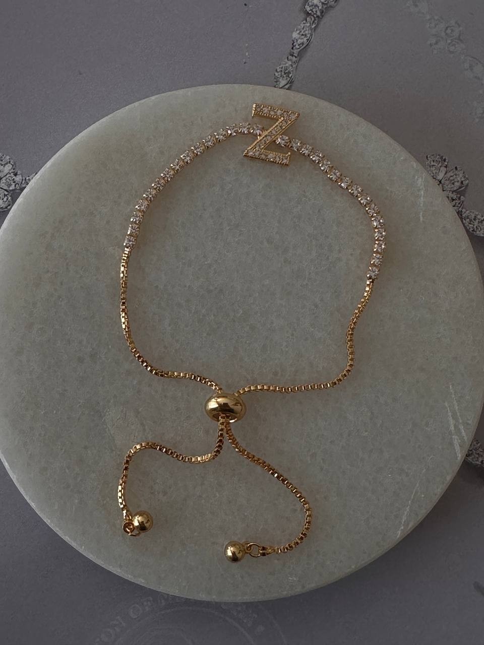 Gold Renk Zirkon Taşlı Rodyum Kaplama ( Z ) Harfli Su Yolu Asansör Bileklik