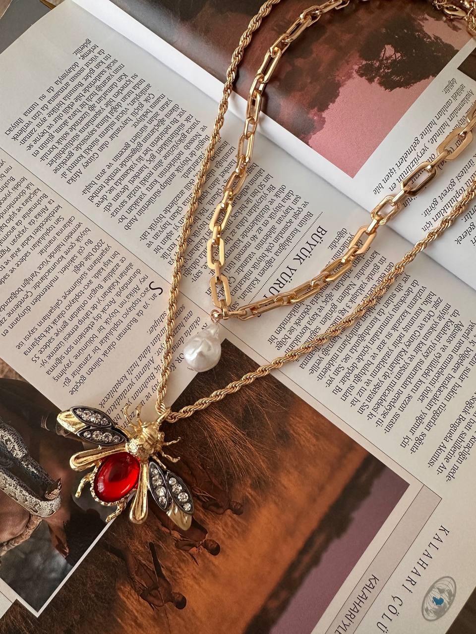 Roze Gold Renk Rodyum Kaplama Kristal Taşlı Arı ve İnci Detaylı 2'li Kombin Kolye Uzunluk 55 cm. 65 cm. Kısa Olan 45 cm. 50 cm.