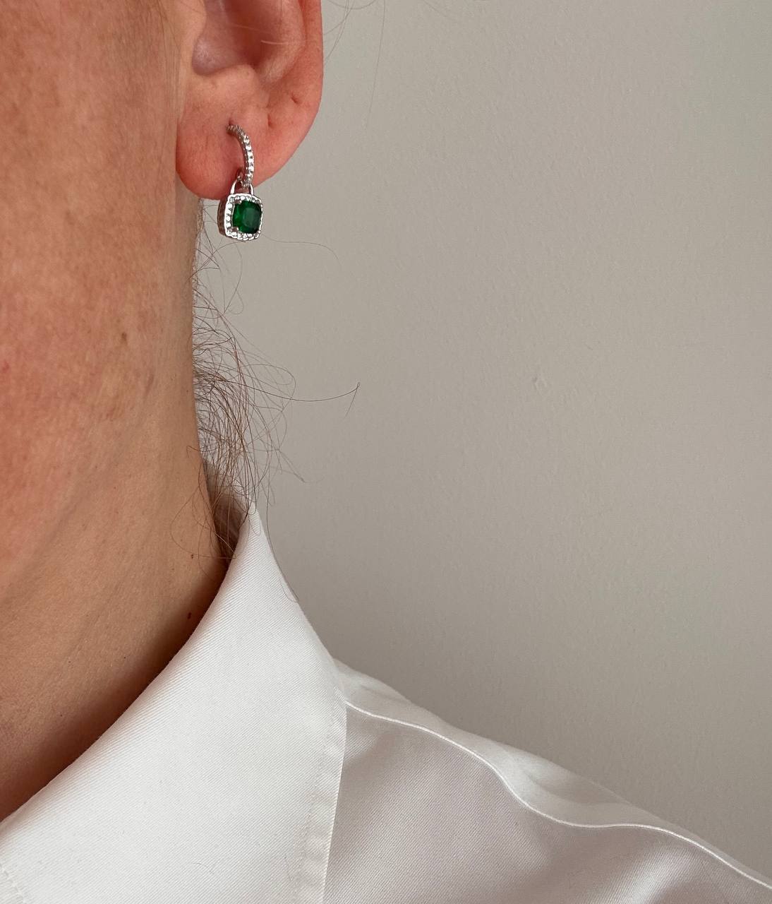 Vip Seri Gümüş Renk 925 K Gümüş Kaplama Zirkon Yeşil Baget Taş Sallantılı Küpe Taş Genişlik 7 mm.