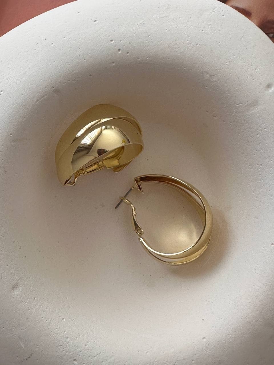 Vip Çelik Gold Renk Premium Seri Antialerjik Oval Halka Küpe Genişlik 2,5 cm. Uzunluk 3 cm.