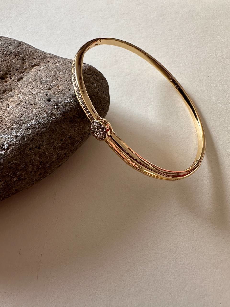 Vip Çelik 14 K Gold Renk Zirkon Taş Antialerjik Kelepçe Bileklik Genişlik 6 cm.