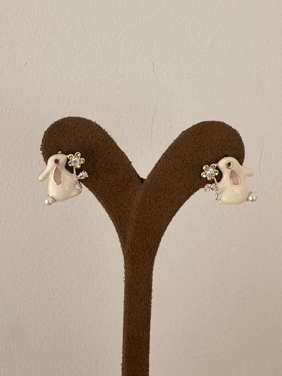 Vip Seri Gümüş Renk 925 K Gümüş Kaplama Zirkon Taşlı ve İnci Detaylı Tavşan Figürlü Özel Tasarım Küpe