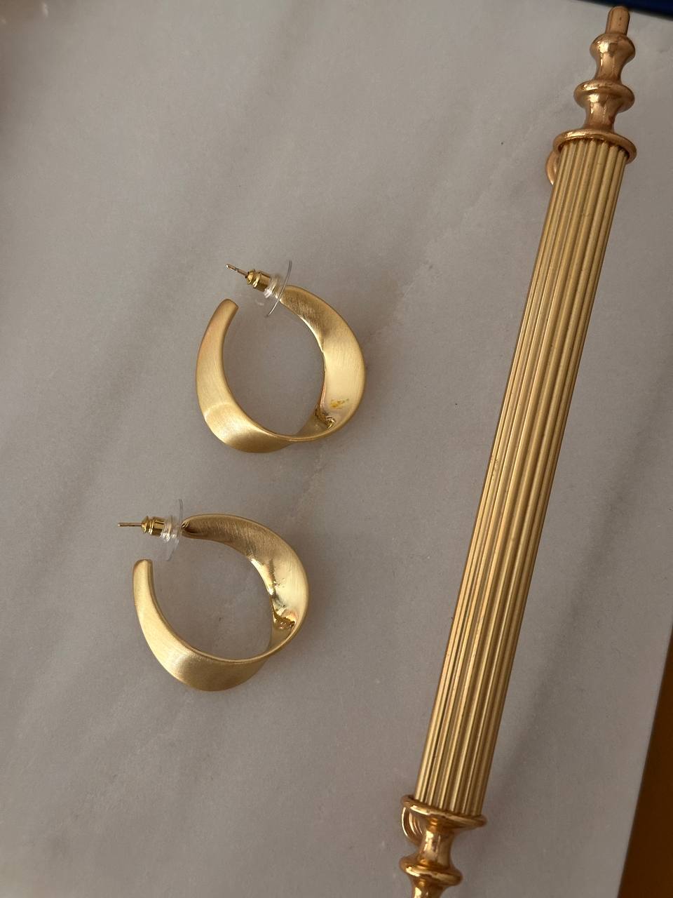 Vip Çelik Gold Renk Lazer Kesim Premium Seri Antialerjik Geometrik Küpe Genişlik 3 cm. Uzunluk 3,5 cm.