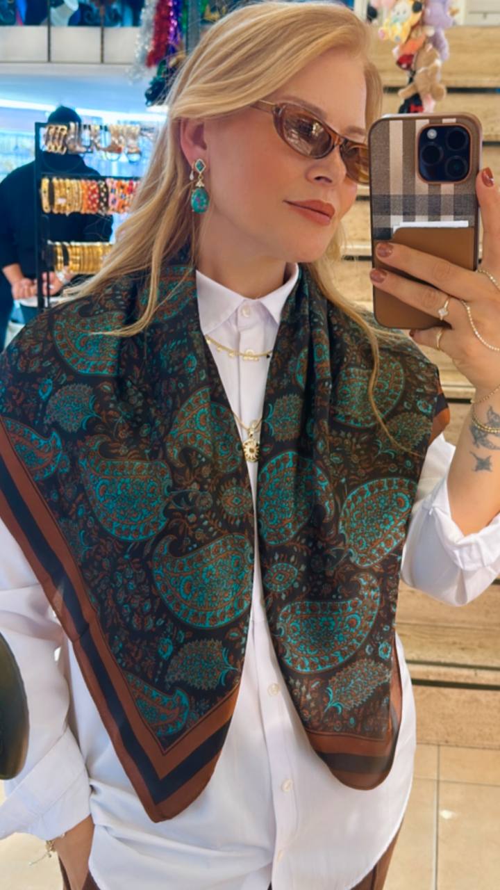 Renkli Desenli İpek Saten Kumaş Fular 90 cm. x 90 cm.