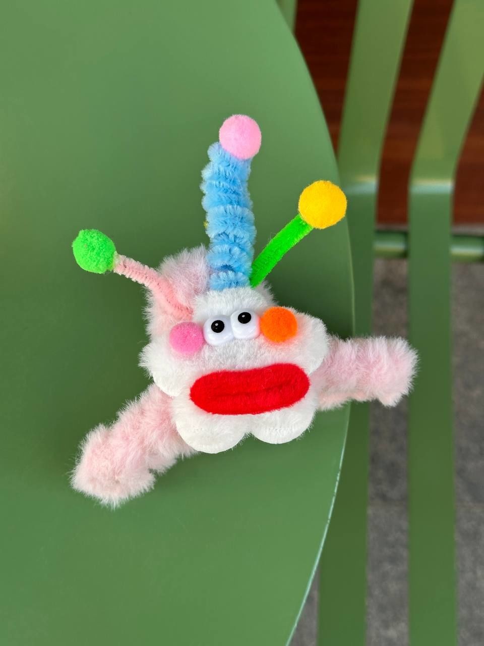 Renkli Pelüş Çılgın Mandal Toka Uzunluk 12 cm.