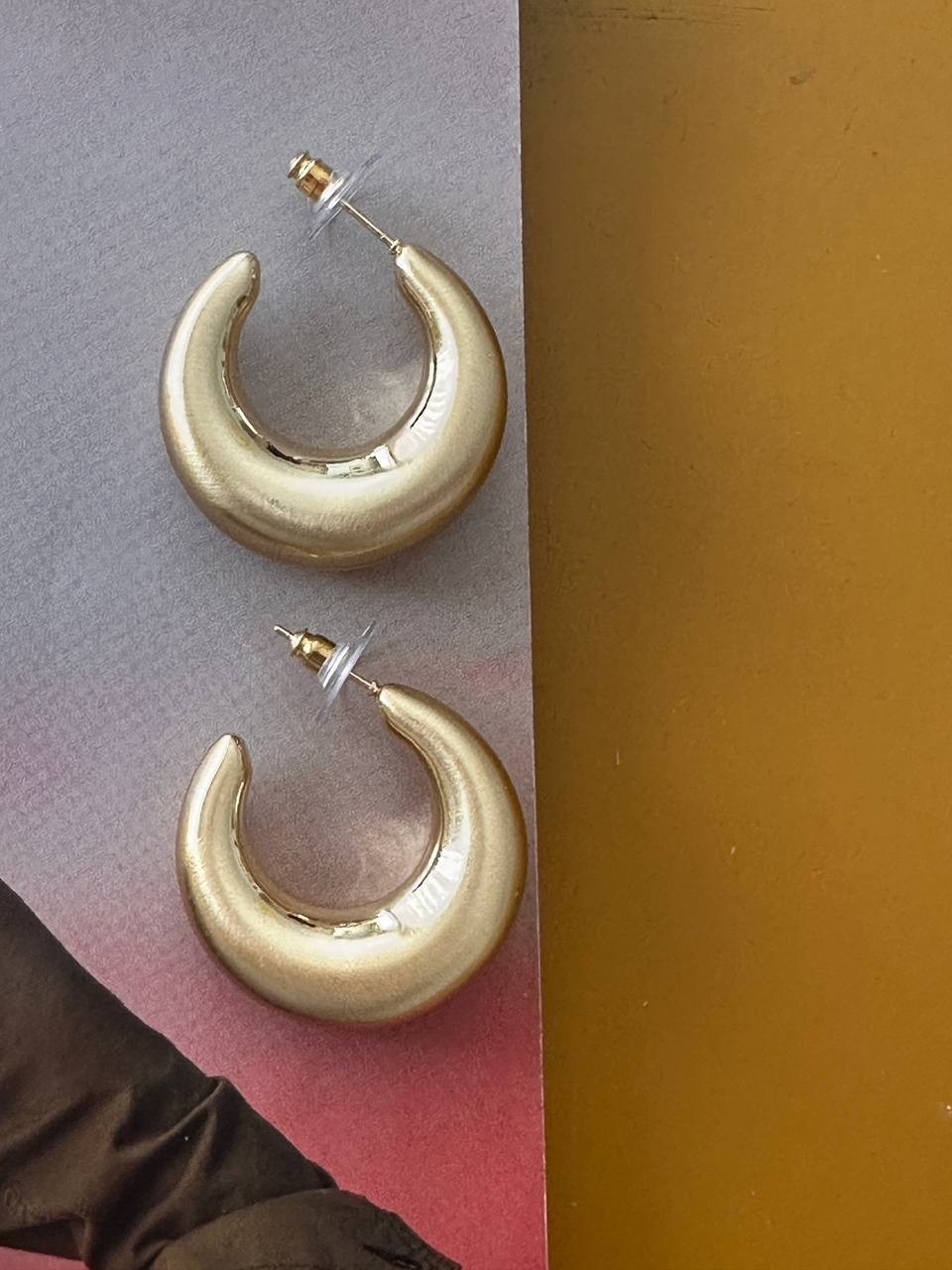 Vip Çelik Soft Gold Renk Premium Seri Antialerjik Bombeli Yarım Halka Küpe En Boy 3 cm.