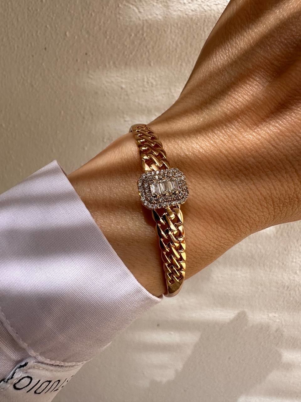 Vip Çelik Gold Renk Zirkon Baget Taş Premium Seri Antialerjik Kelepçe Bileklik Genişlik 6 cm.