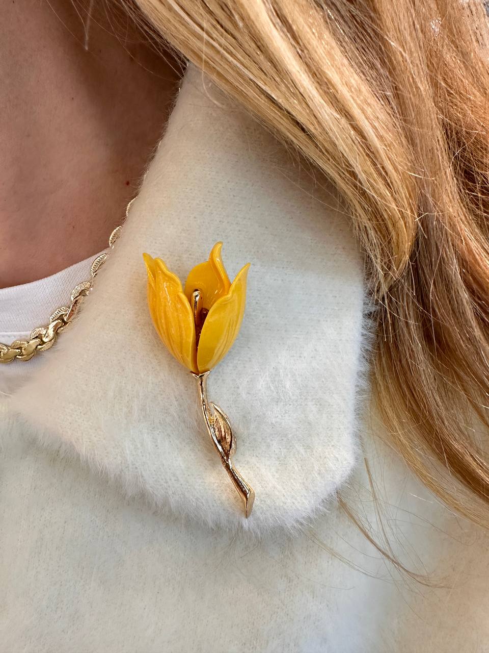 Metal Gold Renk Sarı Lale Figürlü Broş / Yaka İğnesi Uzunluk 7,5 cm.