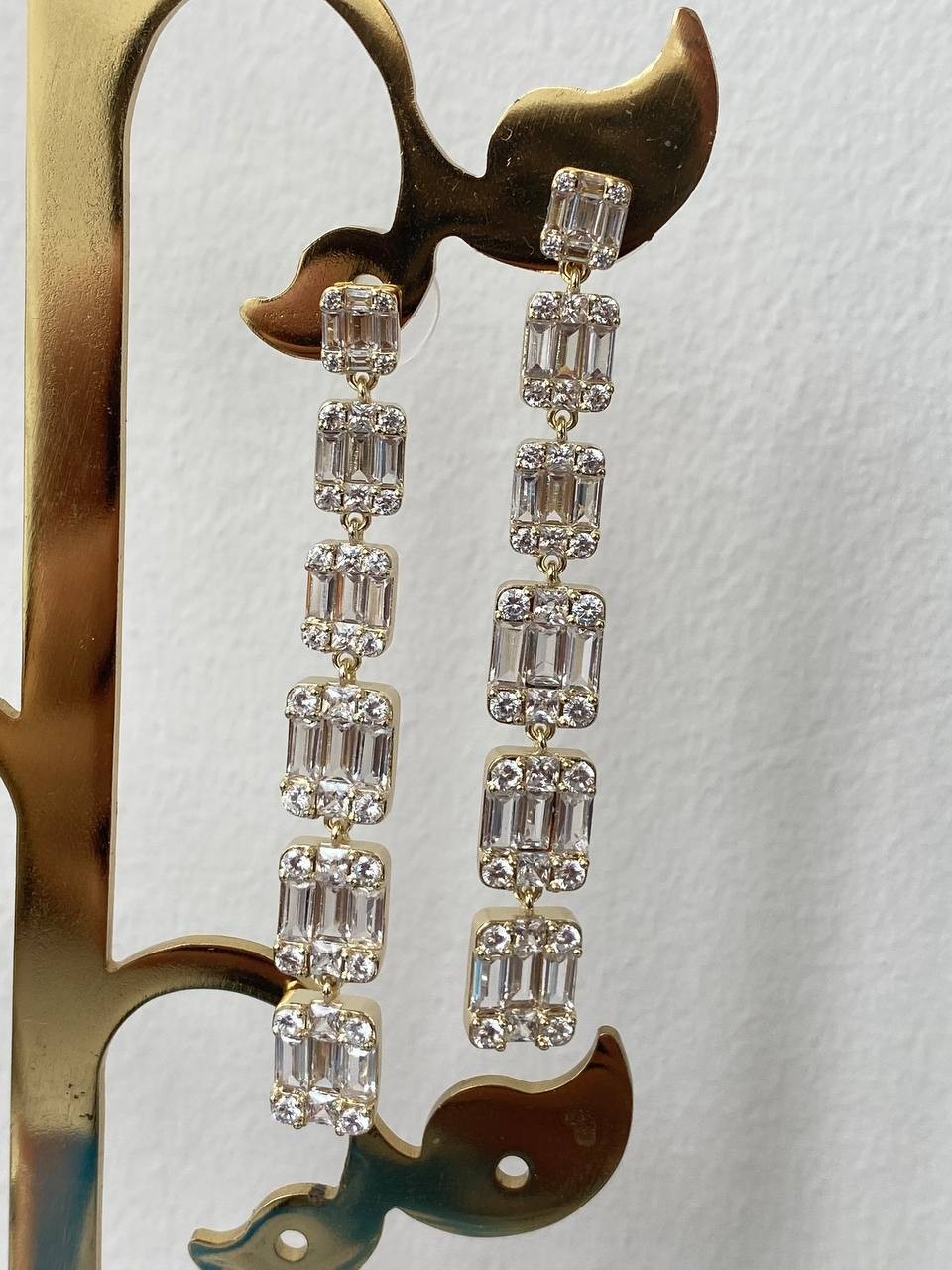 Vip Çelik Gold Renk Zirkon Baget Taş Antialerjik Özel Seri Küpe Uzunluk 6 cm.