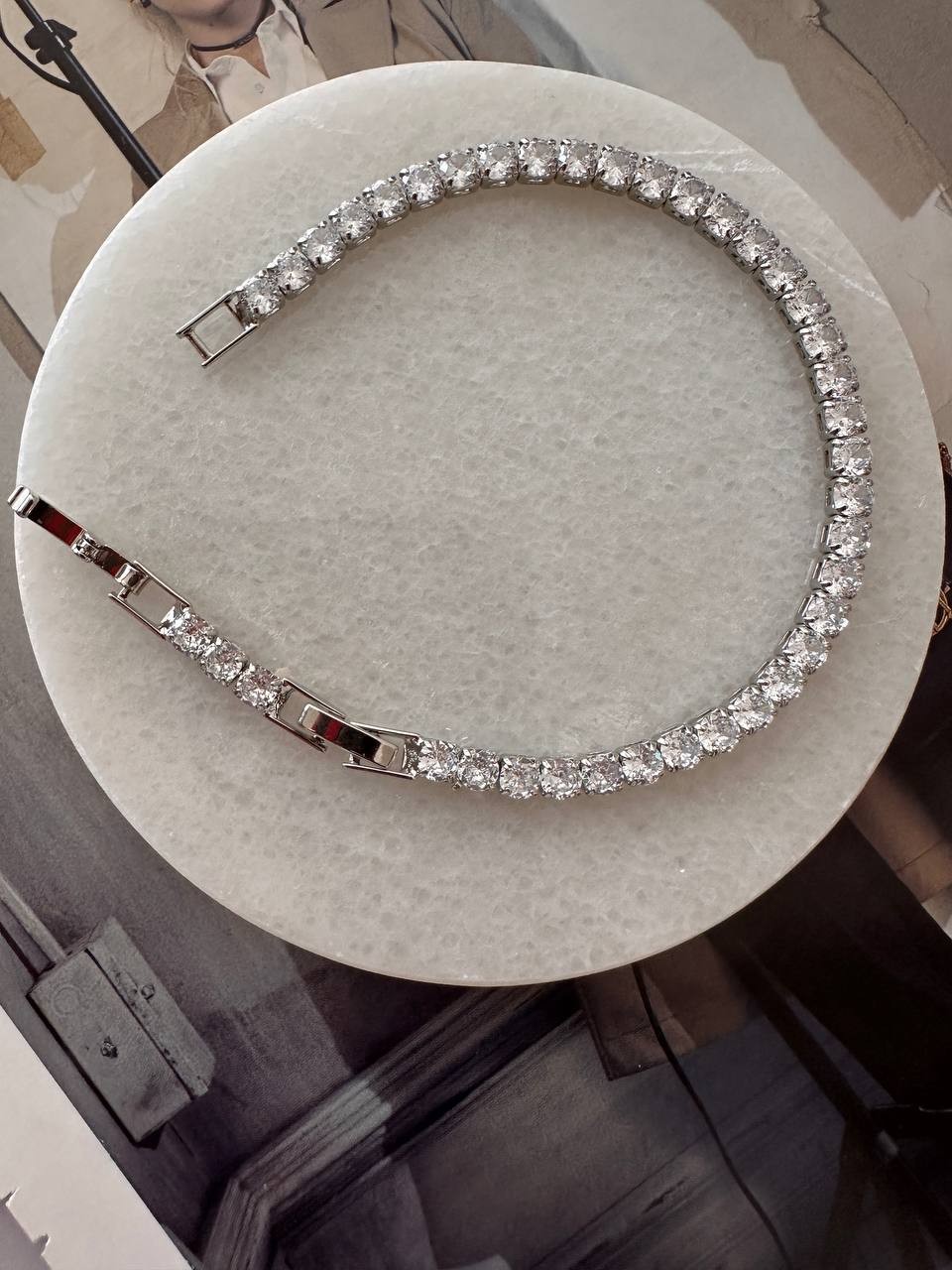 Gümüş Renk Zirkon Taşlı Rodyum Kaplama Su Yolu Bileklik Uzunluk 16 cm. Ek Klipsle 19 cm. Taş 4 mm.