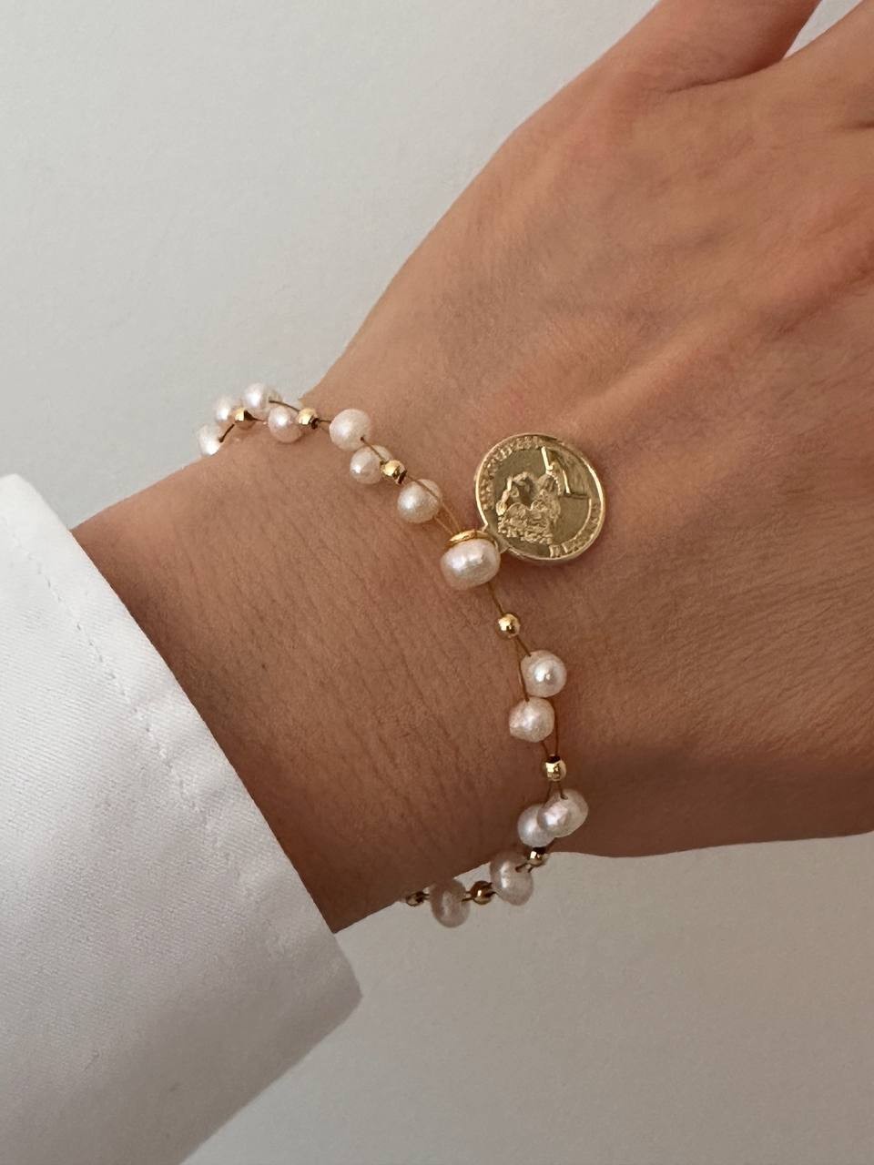 Vip Çelik Gold Renk Orijinal Doğal İnci ve Madalyon Sallantılı Bileklik Uzunluk Min. 17 cm. Max. 22 cm.