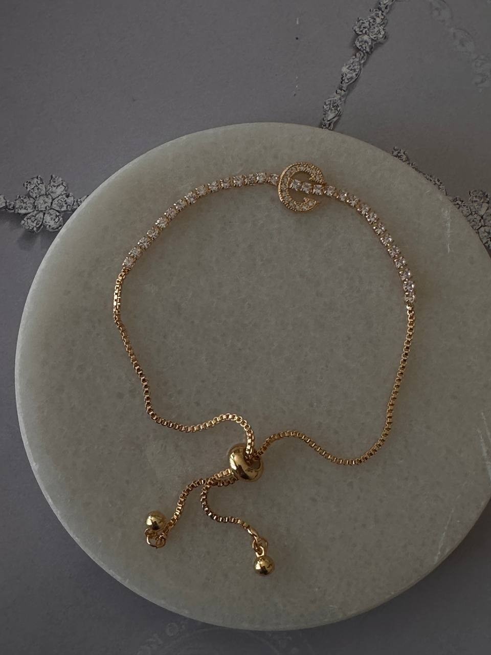 Gold Renk Zirkon Taşlı Rodyum Kaplama ( C ) Harfli Su Yolu Asansör Bileklik