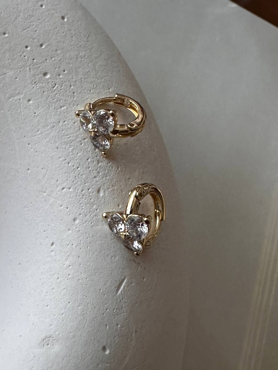 Vip Çelik Gold Renk 3 Zirkon Taşlı Antialerjik Halka Küpe Genişlik 1 cm.