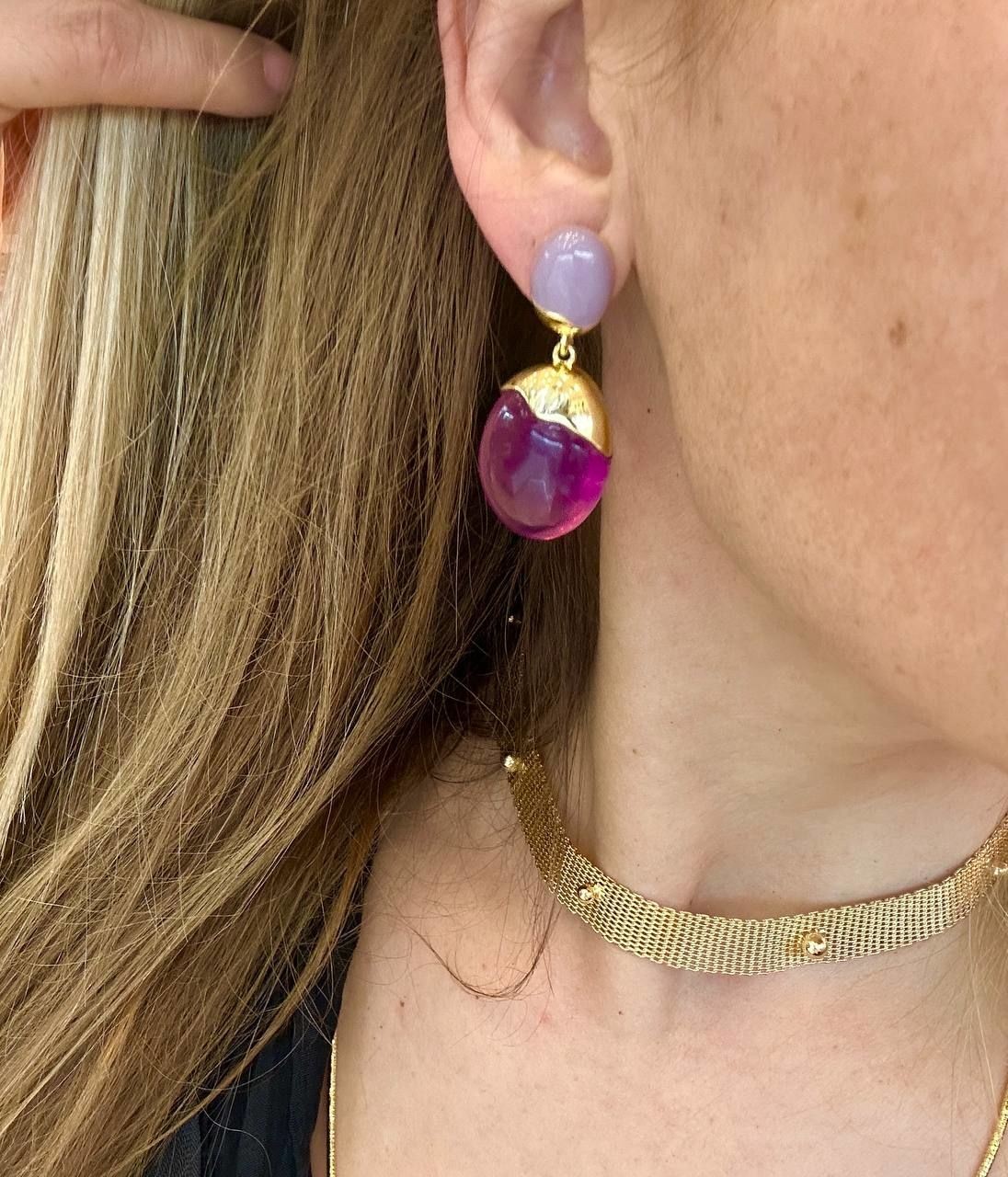 Vip Çelik Gold Renk Premium Seri Mor ve Lila Taşlı Antialerjik Sallantılı Küpe Uzunluk 4 cm.