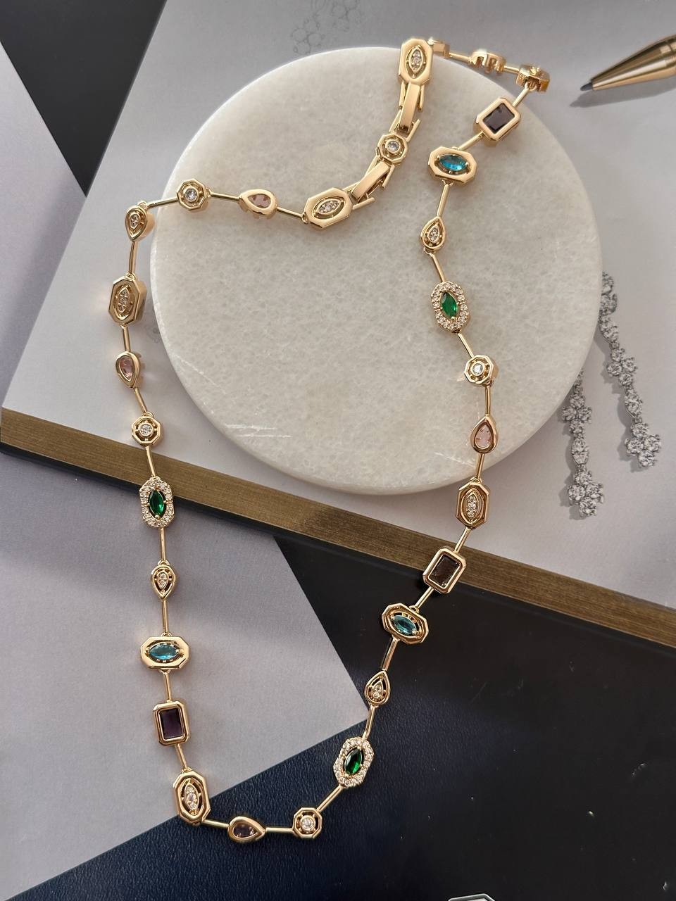 Vip Seri Gold Renk Zirkon Renkli Taşlı Rodyum Kaplama Kolye Uzunluk 45 cm.