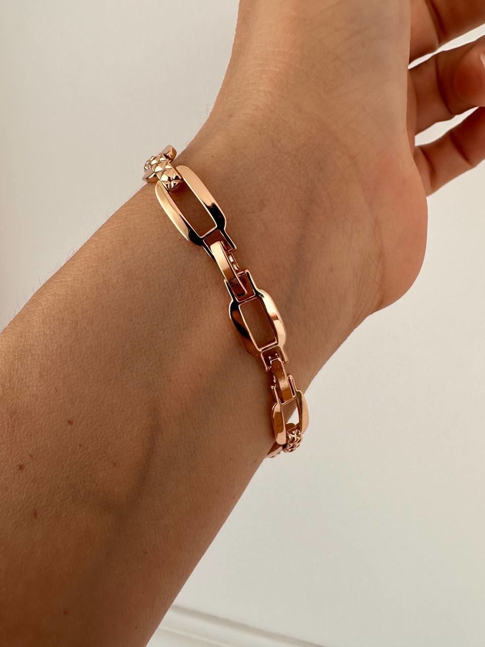 Vip Çelik Gold Renk Zirkon Taş Antialerjik Bileklik Uzunluk 16 cm. Ek Klipsle 18 cm.
