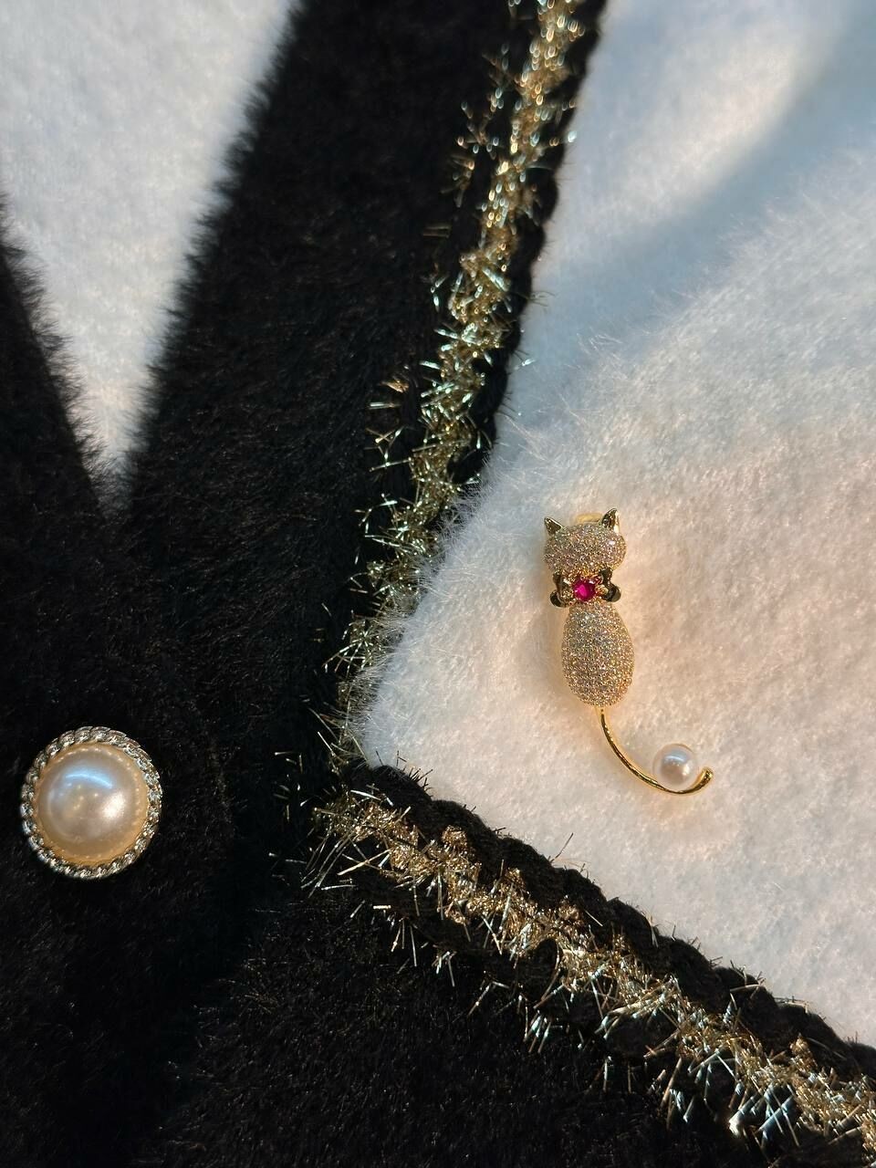 Gold Renk Orijinal Zirkon Taş Kedi Figürlü Özel Seri Broş Uzunluk 4 cm.