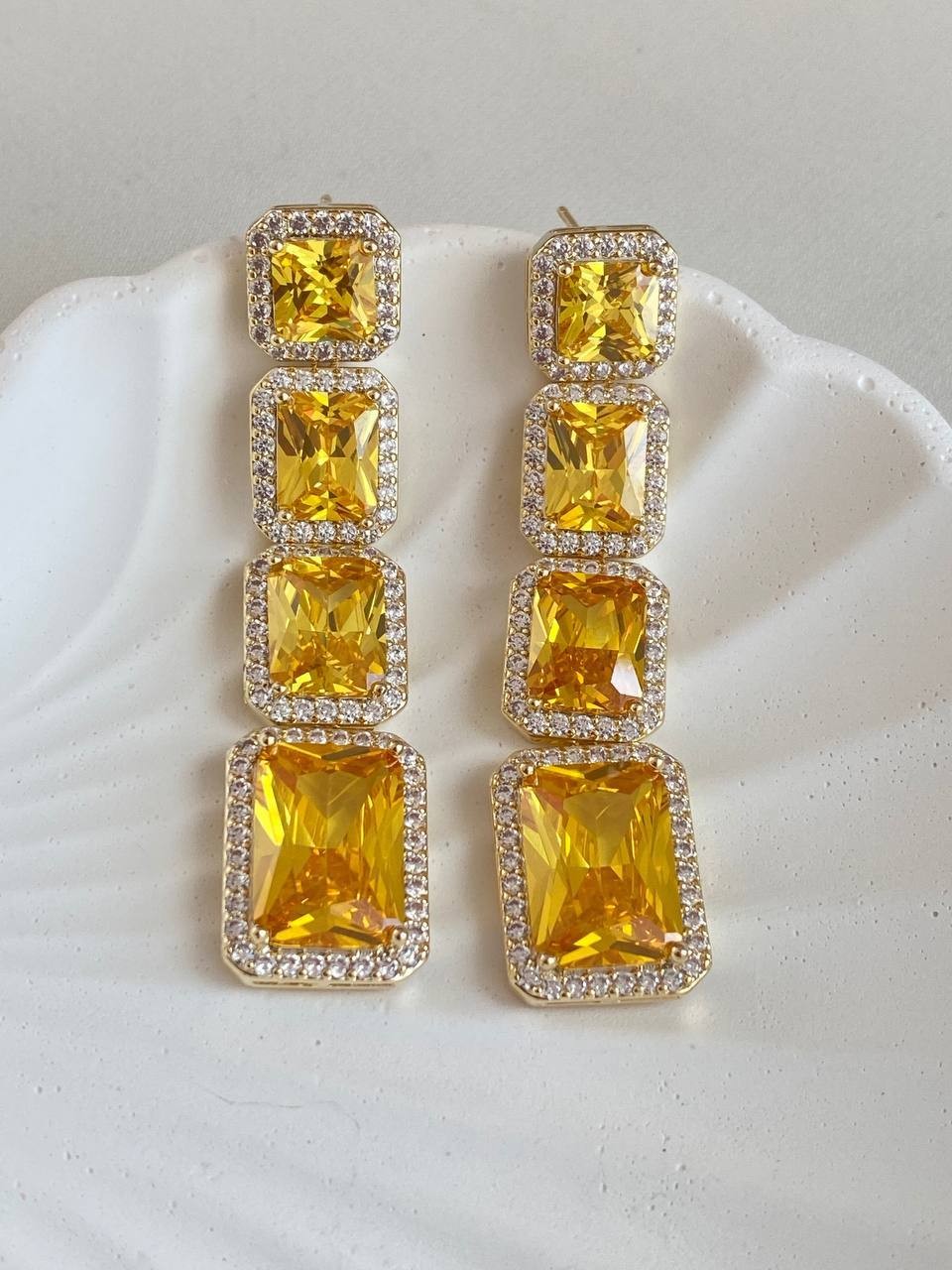 Vip Çelik Gold Renk Zirkon Sarı Baget Taşlı Özel Seri Antialerjik Küpe Uzunluk 5 cm.