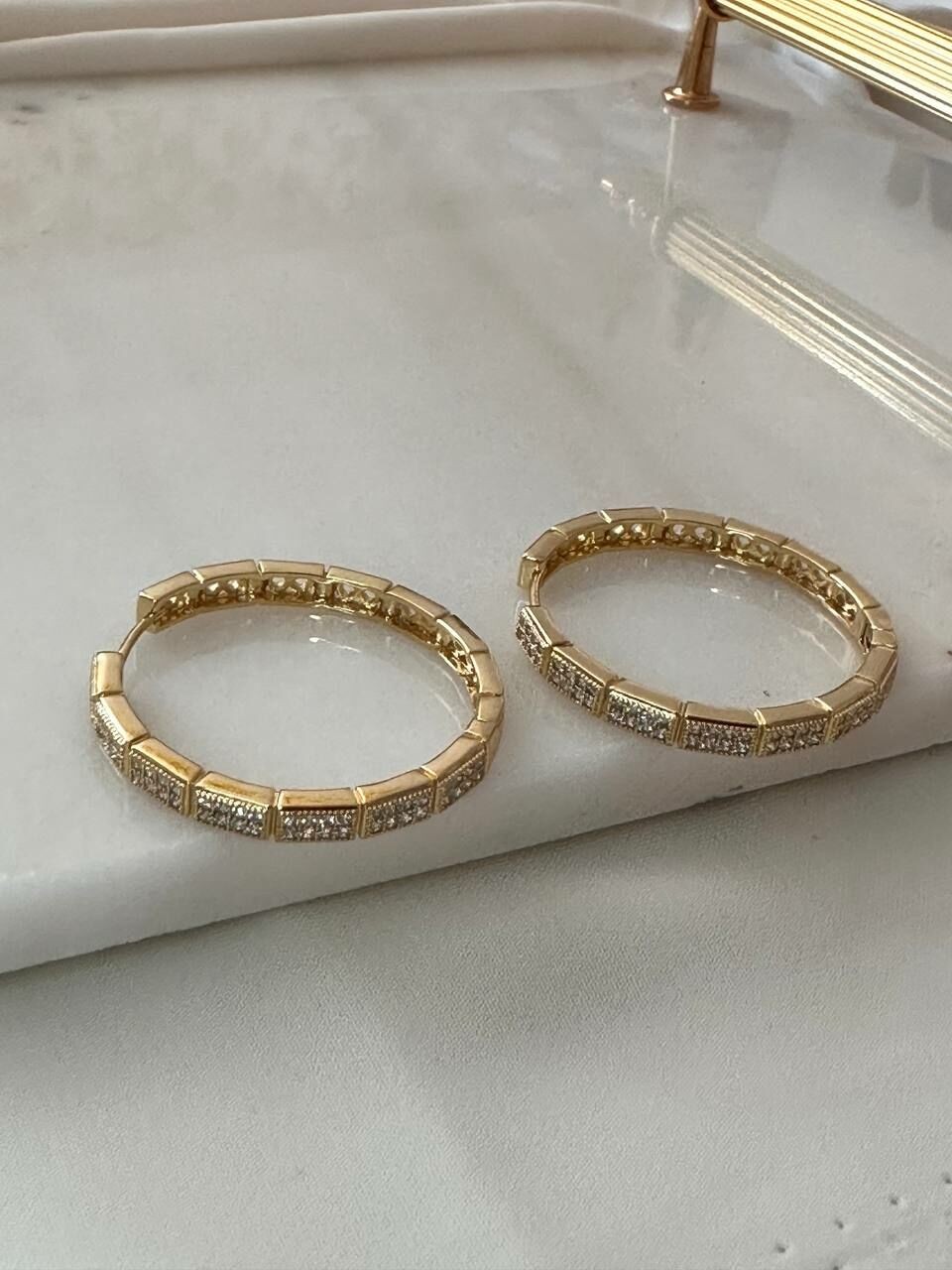 Vip Çelik Gold Renk Zirkon Taş Lazer Kesim Antialerjik Halka Küpe Genişlik 3,5 cm.