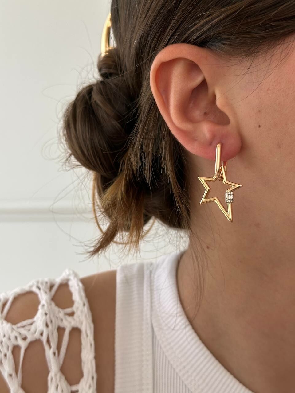 Vip Çelik Gold Renk Zirkon Taş Antialerjik Yıldız Sallantılı Oval Halka Küpe Genişlik 1 cm. Uzunluk 3 cm.
