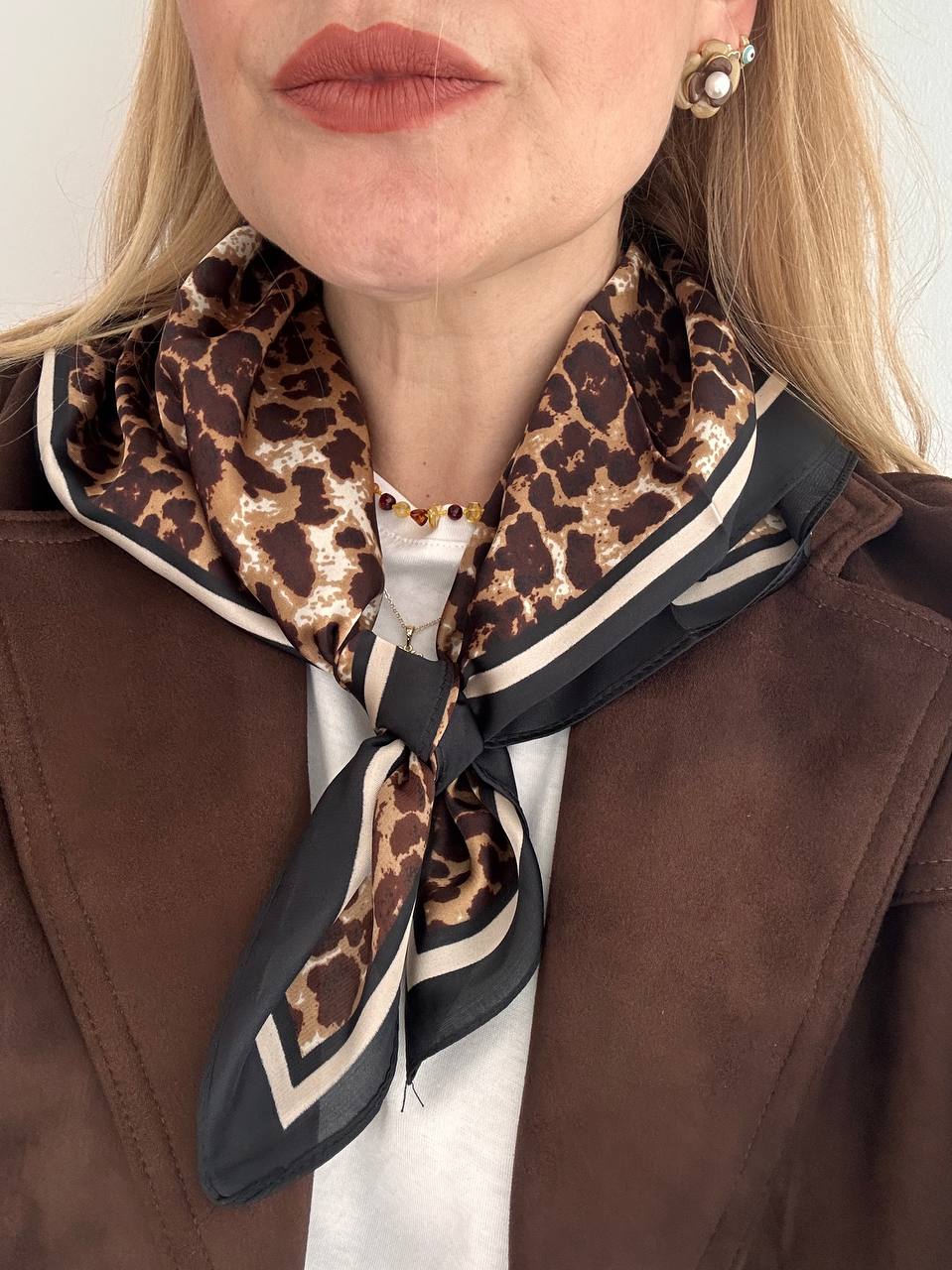 İpek Saten Kumaş Renkli Leopar Desenli Fular 70 x 70