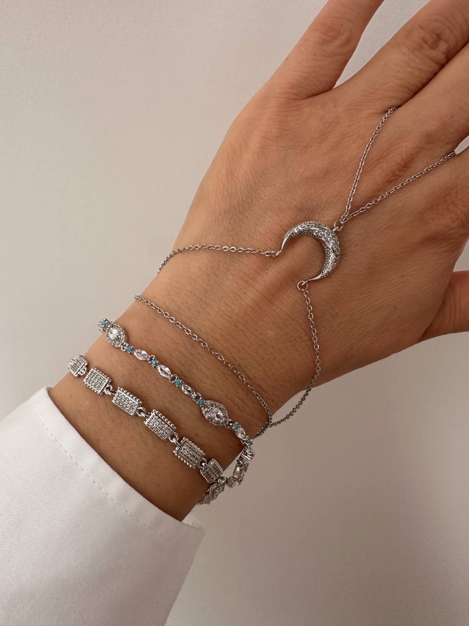 Vip Seri Gümüş Renk Zirkon Taşlı Rodyum Kaplama Bileklik Uzunluk 17 cm. Ek Klipsle 18 cm.