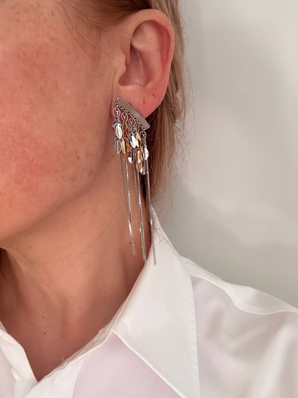 Vip Çelik Gümüş ve Gold Renk Saçaklı Tasarım Küpe Genişlik 2 cm. Uzunluk 8 cm.