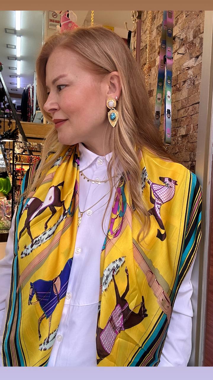 Renkli Desenli İpek Saten Kumaş At Figürlü Fular 90 cm. x 90 cm.