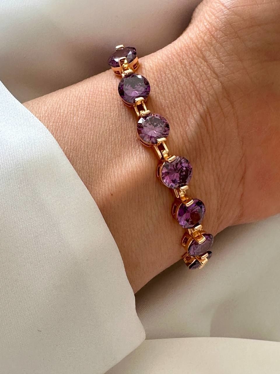 Vip Çelik Gold Renk Zirkon Mor Taşlı Antialerjik Bileklik Uzunluk 18,5 cm. Taş Genişlik 7 mm.