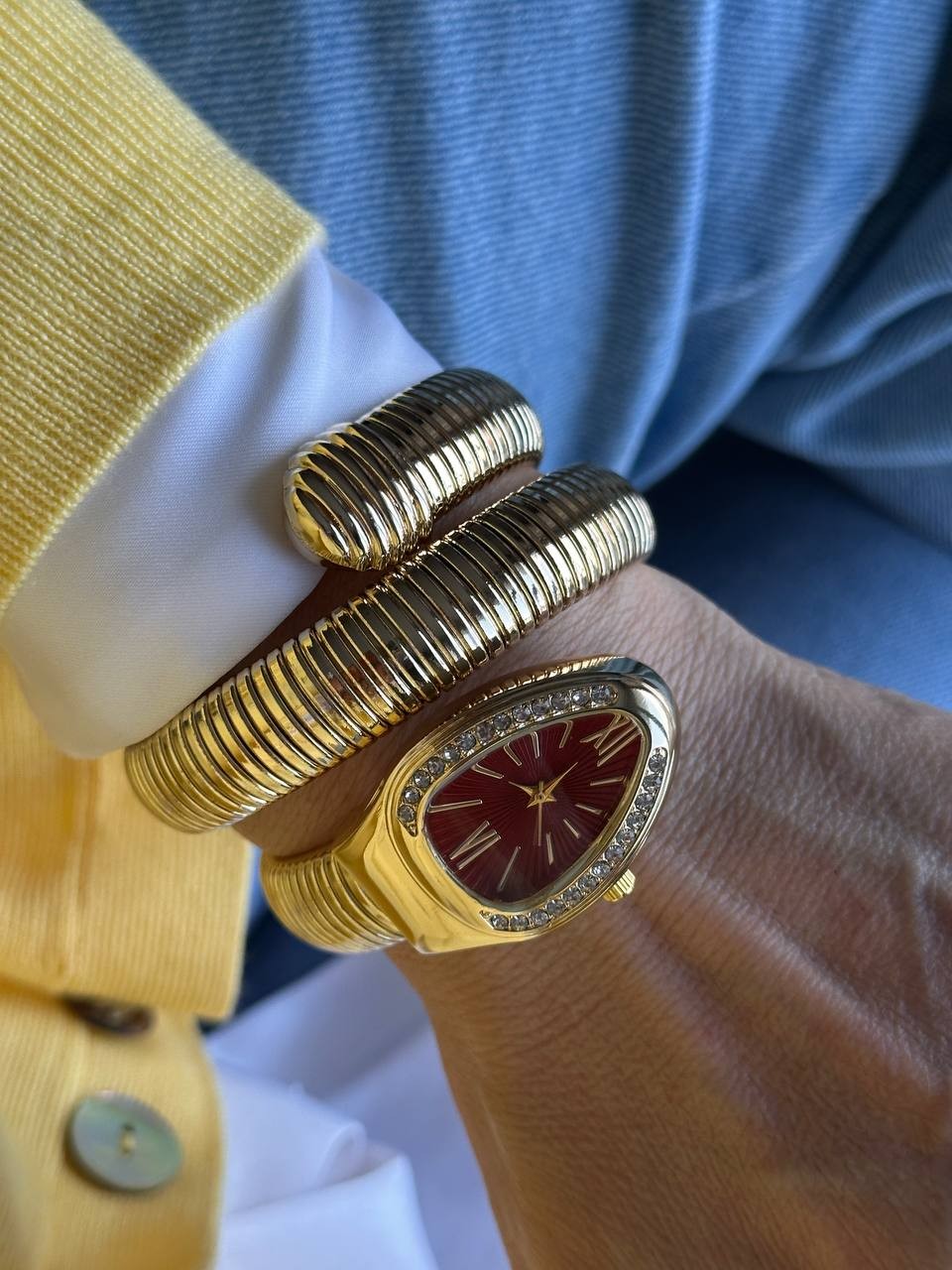 Gold Renk Kristal Taşlı Kırmızı Kadranlı Yılan Tasarım Spiral Kadın Kol Saati