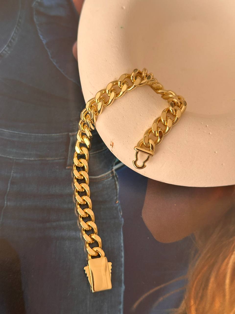 Vip Çelik Gold Renk Antialerjik Kalın Zincir Bileklik Uzunluk 19 cm. Kalınlık 8 mm.