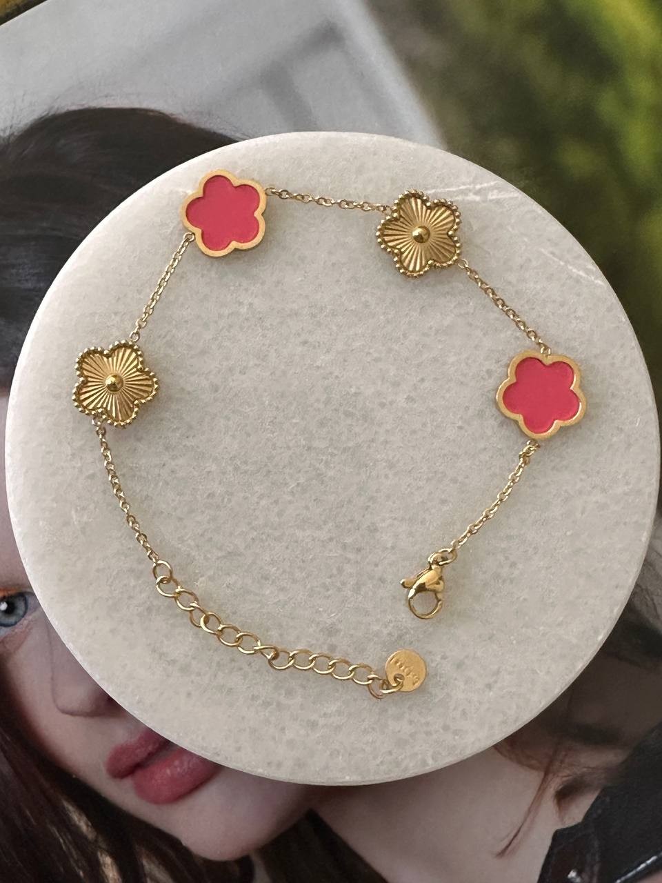 Paslanmaz Çelik Gold Renk Pembe Yonca Figürlü Bileklik Uzunluk 16 cm. 20 cm.