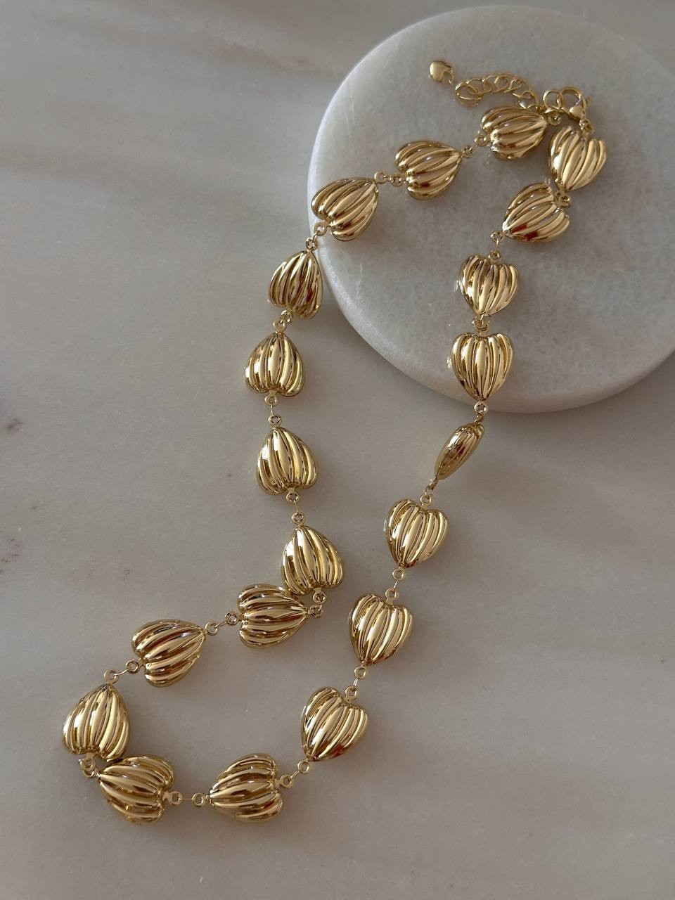 Vip Çelik Gold Renk Lazer Kesim Kalp Figürlü Kolye Uzunluk 45 cm 50 cm. Kalınlık 1,5 cm.