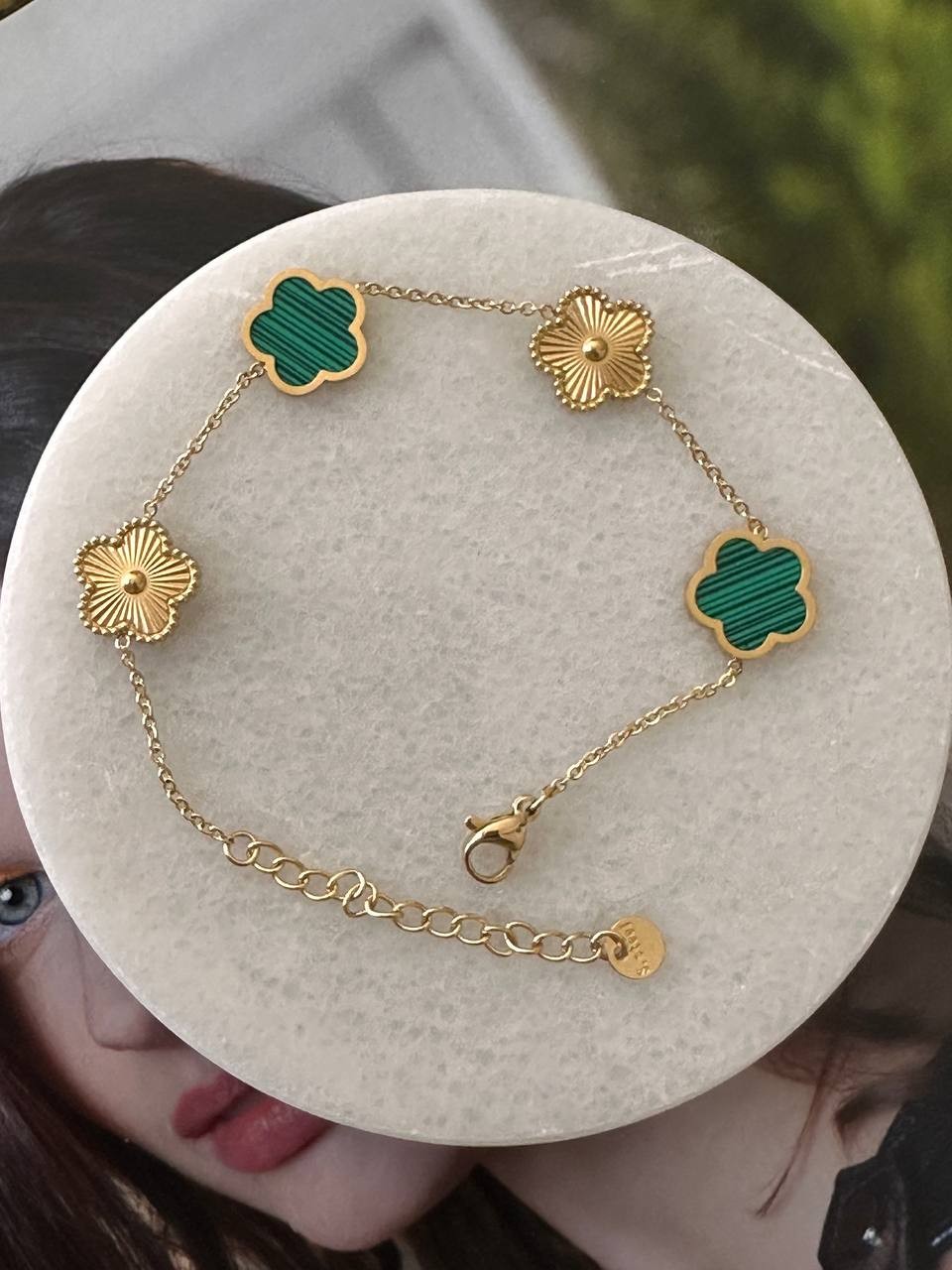 Paslanmaz Çelik Gold Renk Yeşil Yonca Figürlü Bileklik Uzunluk 16 cm. 20 cm.