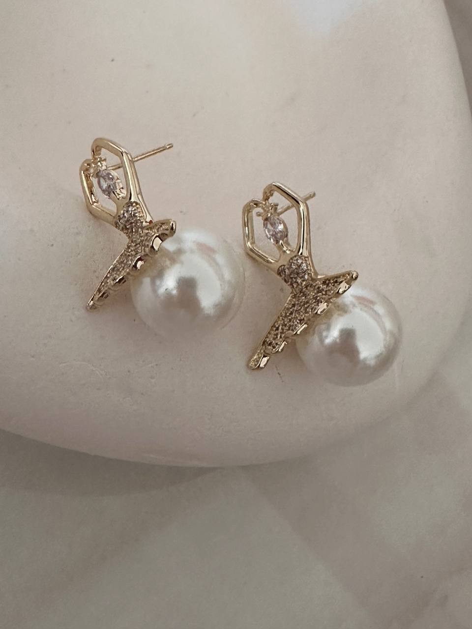 Vip Seri Gold Renk 925 K Gümüş Kaplama Zirkon Taş ve Cam İncili Balerin Tasarım Küpe Uzunluk 2,5 cm.