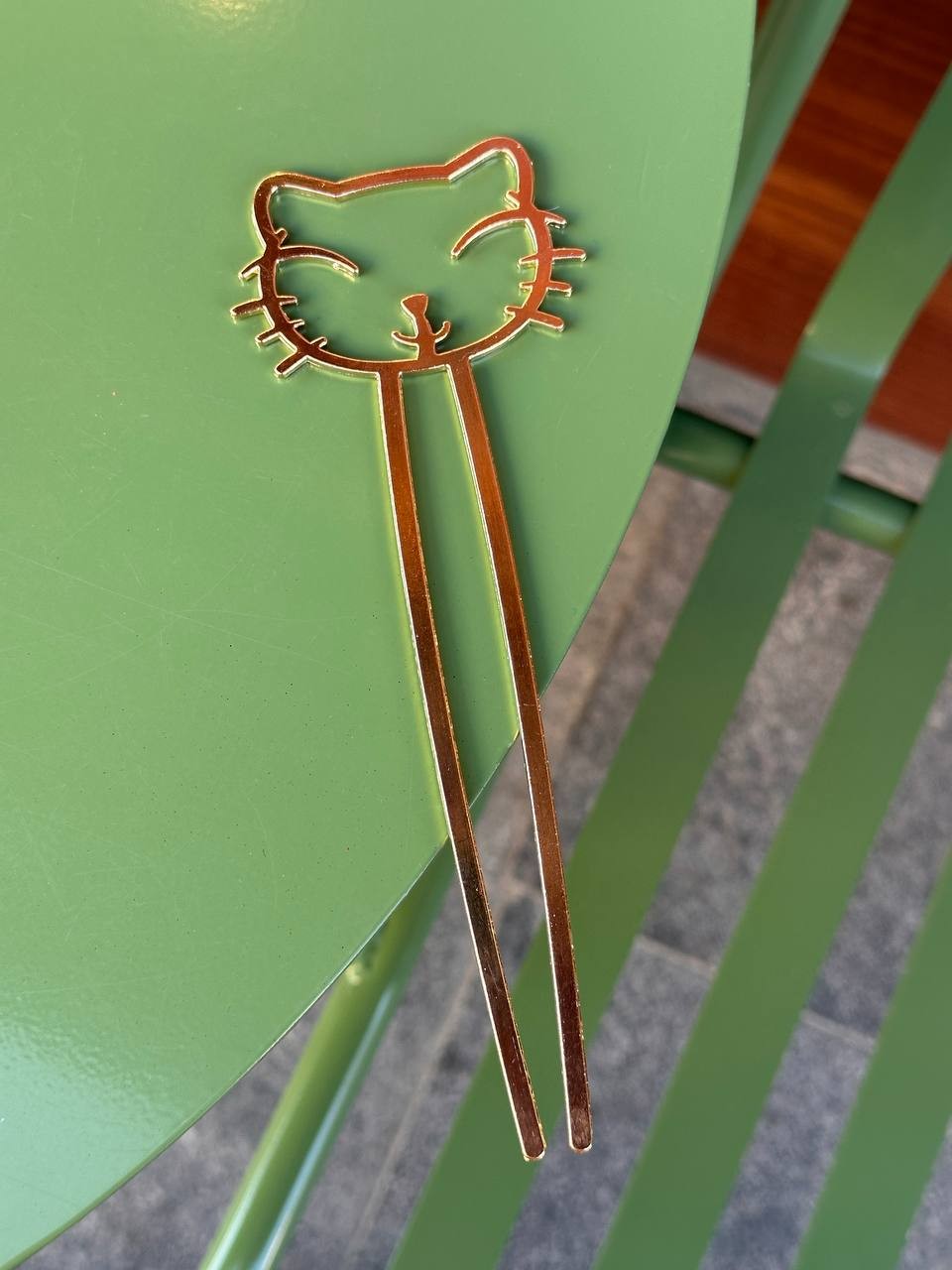 Metal Gold Renk Büyük Kedi Figürlü Topuz Tokası Uzunluk 17 cm.