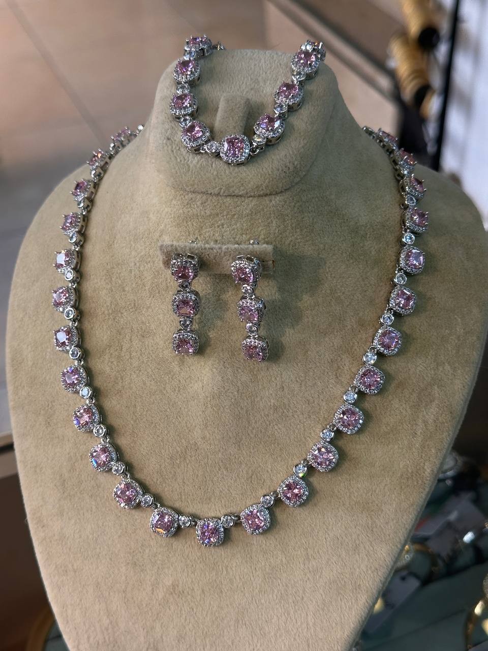 Vip Çelik Gümüş Renk Zirkon Beyaz ve Pembe Taşlı Premium Seri Kolye Küpe Bileklik 3'lü Set Takım
