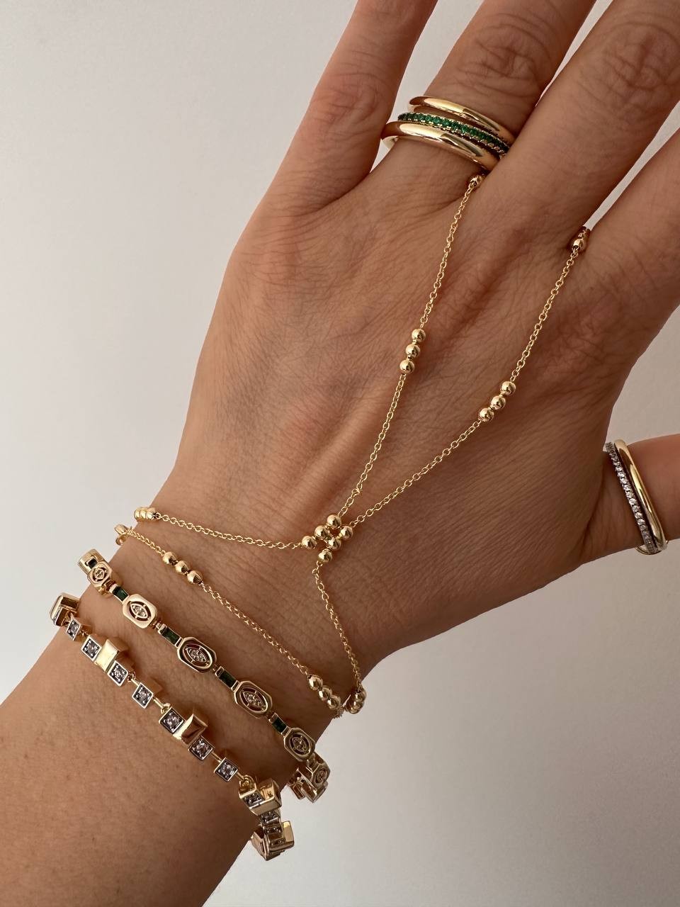 Gold Renk Zirkon Yeşil ve Beyaz Taşlı Vip Seri Rodyum Kaplama Bileklik Uzunluk 16,5 cm. Ek Klipsle 18 cm.
